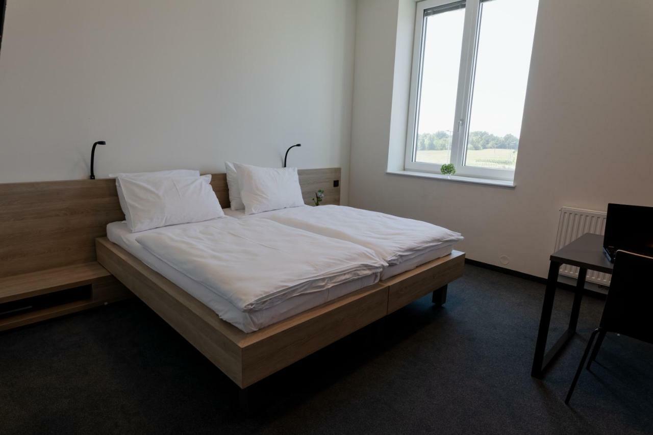 Tt-Rooms - Kontaktlos Mit Self Check-In I Free Parking Graz Exterior foto